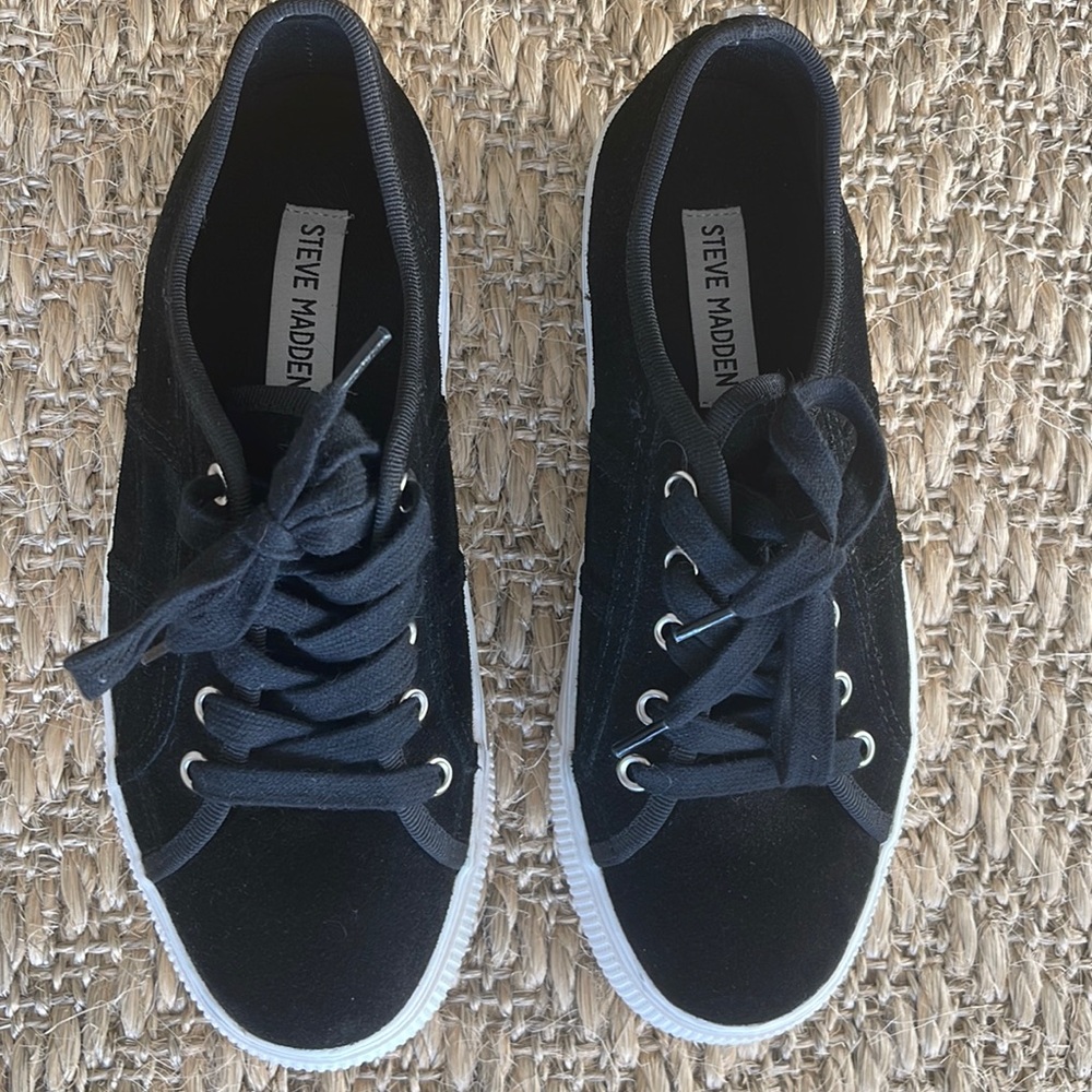 Steve Madden tennis shoes